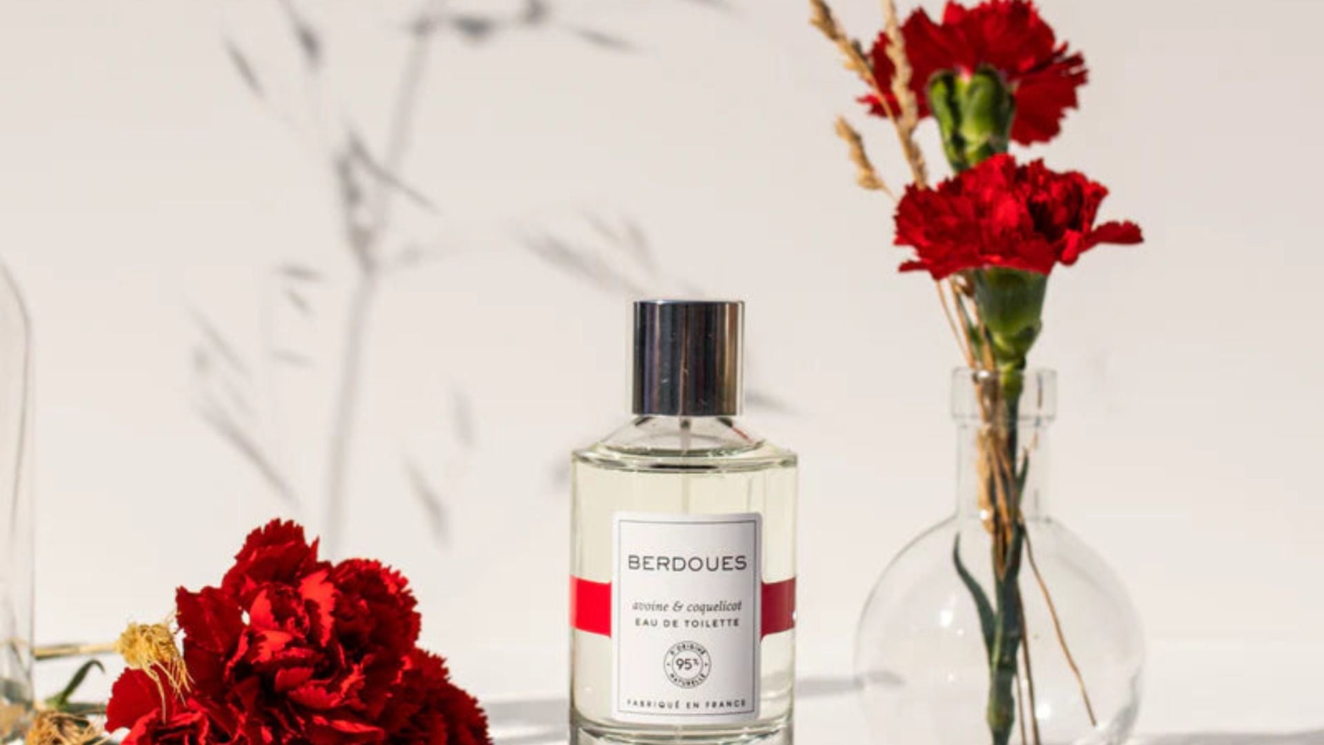 une eau de toilette berdoues avec des pivoines